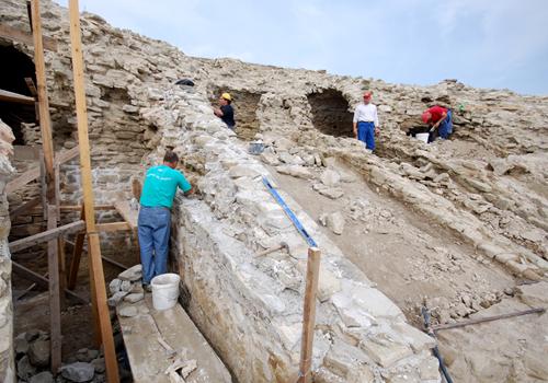Beginning of the project for conservation of the theatre at Stobi